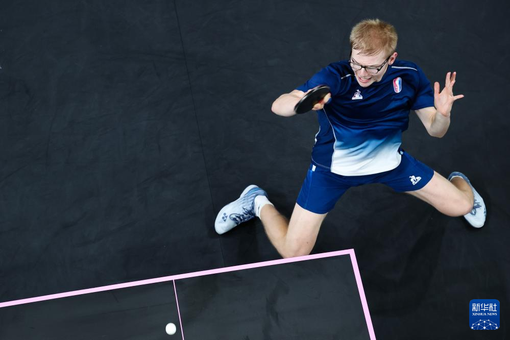 两人之间的 两人之间的